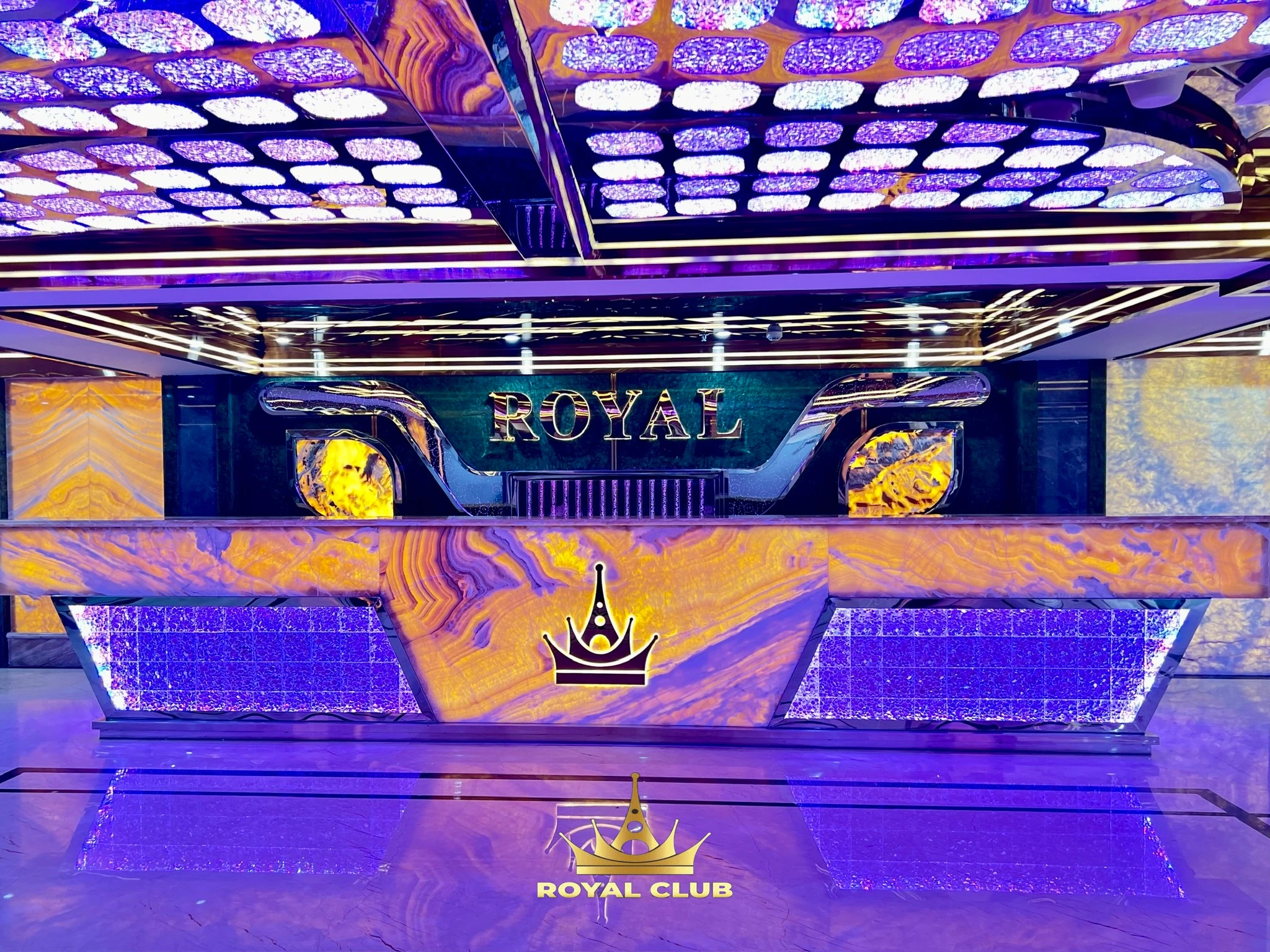 Không gian giao lưu quyền uy của giới doanh nhân tại Royal Club Cầu Giấy
