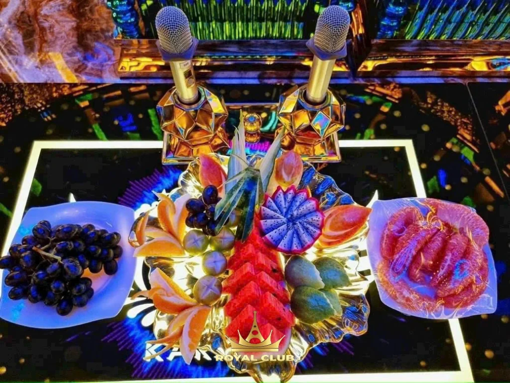 Combo đồ ăn và đồ uống tại Royal KTV