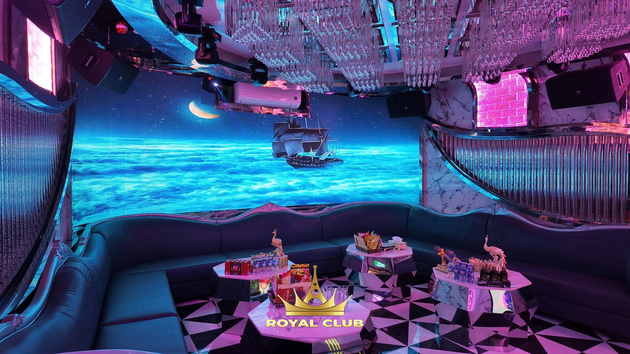 Sân khấu ánh sáng 6D tại Royal Club